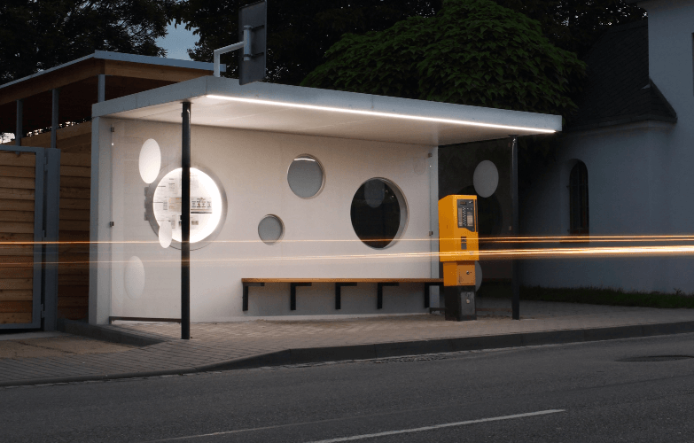 Betonové výrobky: Autobusová zastávka z betonu vyrobená na míru pro obec Česká u Brna