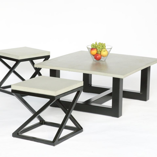 Betonové stoly a desky: Malý stolek s betonovou deskou v kombinaci s železem tvoří vzhledově unikátní prvek domácnosti.